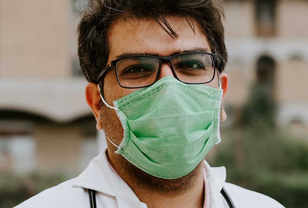 Medical professional wearing a N95 Mask